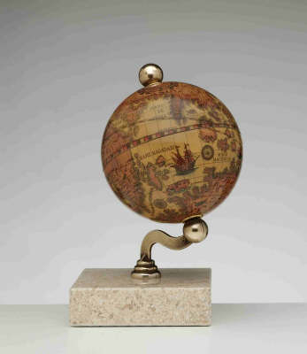 The Mantel Globe