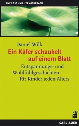 Ein Käfer schaukelt auf einem Blatt - Daniel Wilk