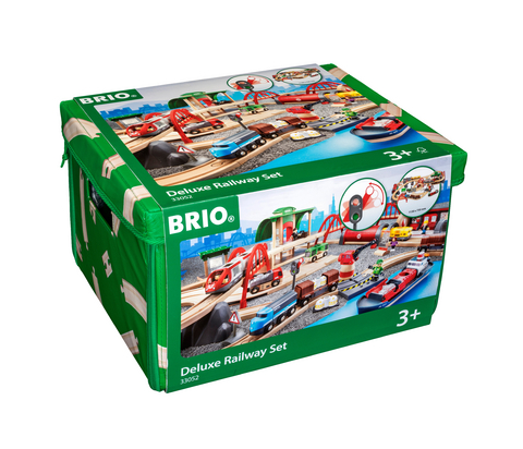 BRIO World 33052 Straßen & Schienen Bahn Set Deluxe – Straßen & Schienen für die BRIO Eisenbahn – Kleinkindspielzeug empfohlen für Kinder ab 3 Jahren