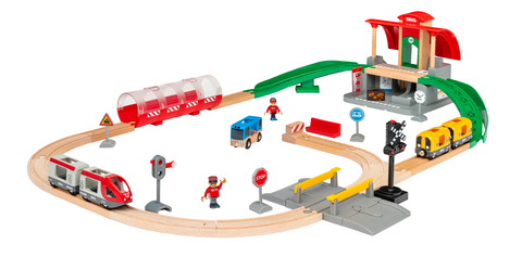 BRIO World 33989 Großes City Bahnhof Set - Umfangreiches Holzeisenbahn-Set mit Umsteigebahnhof - Empfohlen ab 3 Jahren