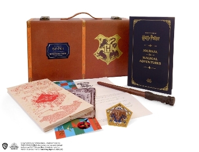 Harry Potter: Hogwarts Trunk Collectible Set - Donald Lemke