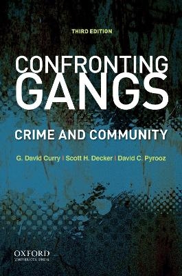 Confronting Gangs -  Curry,  Decker,  Pyrooz